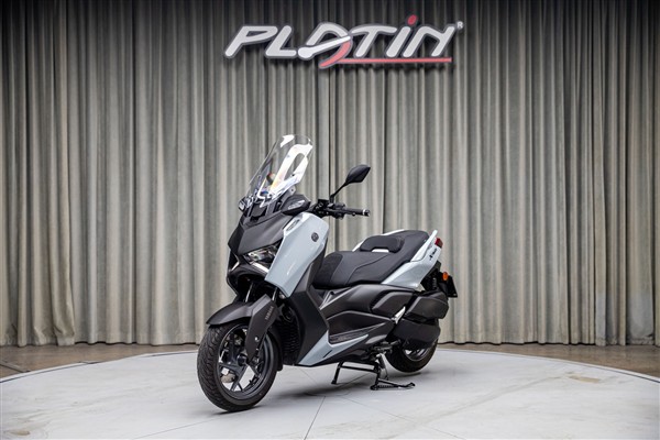 YAMAHA X-MAX 250